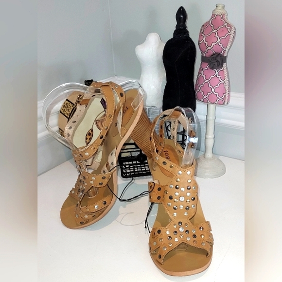 torrid Shoes - NWOB Torrid Camel Heeled Sandals with Metal Embellishments with flaws